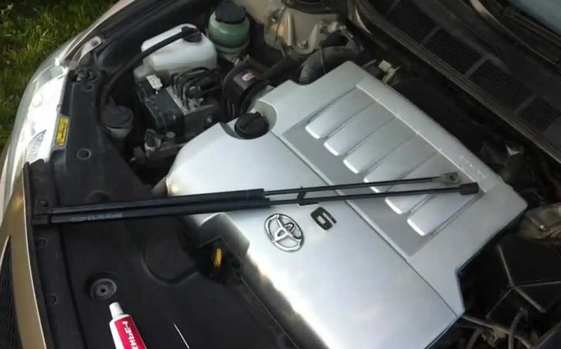 Амартизатор капота от Toyota Camry 2